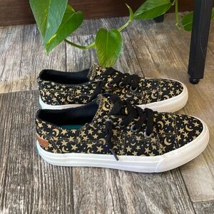 Kids size 6.5 blowfish shoes